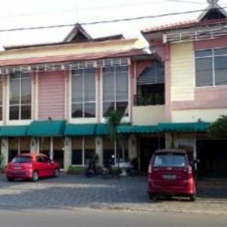 Hotel Margosuko Malang Exteriör bild